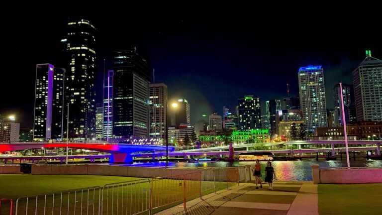 Night Walk In Brisbane City🦘, Australia🇦🇺: Explore Brisbane South Bank 🌛🏊‍♀️[4K]